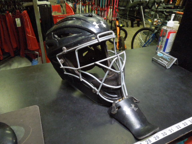Load image into Gallery viewer, Used Under Armour Youth Victory Series UAHG2YVS Catchers Mask with Throat Guard
