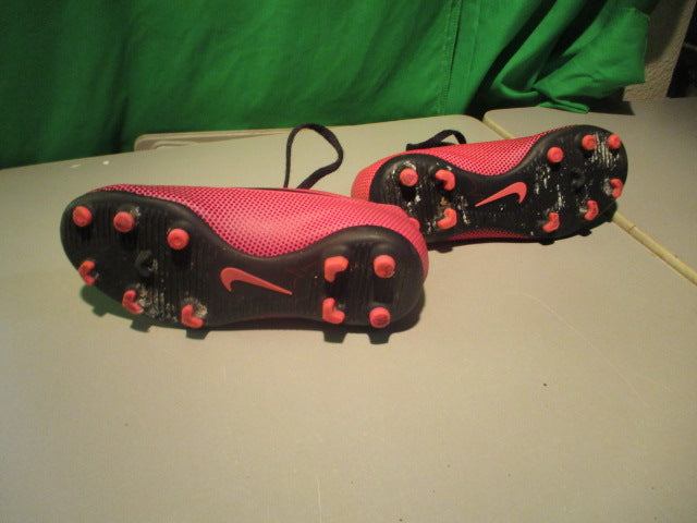 Load image into Gallery viewer, Used Youth Nike Cleats Size 12C
