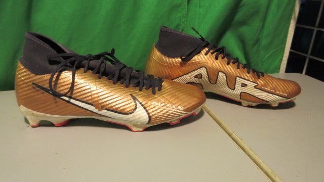 Load image into Gallery viewer, Used Nike Airzoom Mercurial Soccer Cleats - Size 9.5
