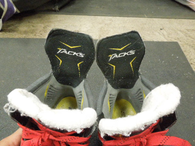 Load image into Gallery viewer, Used CCM Tacks Vector Plus Hocket Skates Size 3.5
