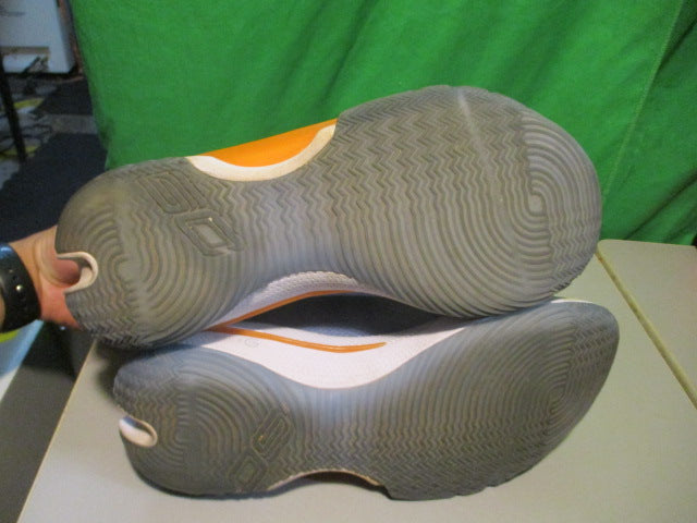 Load image into Gallery viewer, Used Under Armour 3C Size 12 Basketball Shoes
