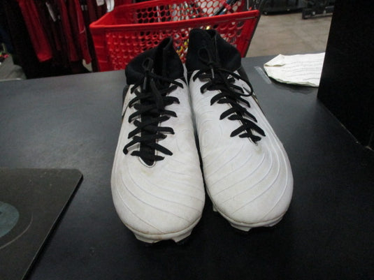 Used Nike Cyclone 360 Size 7 Soccer Cleats