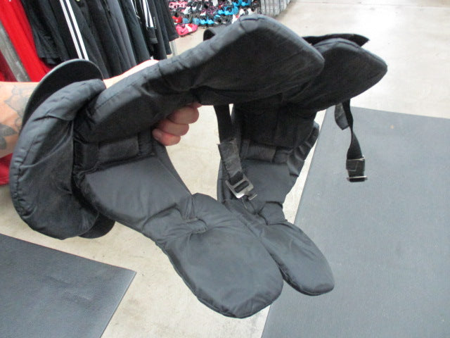 Load image into Gallery viewer, Used TAG Battle Gear II Size Small Football Shoulder Pads

