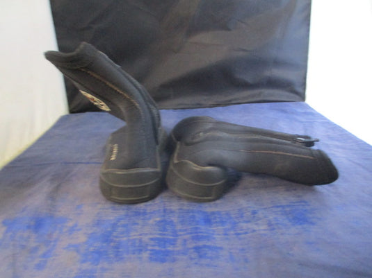 Used Akona Titanium AKBT164 Dive Boots Size 5
