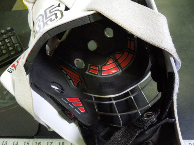 Load image into Gallery viewer, Used CCM GFL 1.9 Senior Ice Hockey Goalie Mask Size 6 3/4 - 7 1/4
