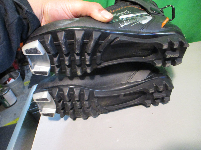 Load image into Gallery viewer, Used Rossignol H-5 OT FW NNN Cross Country Ski Boots Size 40
