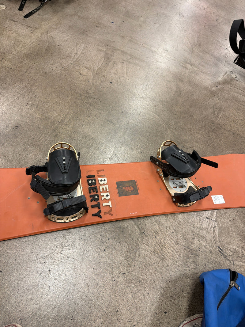 Load image into Gallery viewer, Used 5150 Snowboard w/ NCM Bindings
