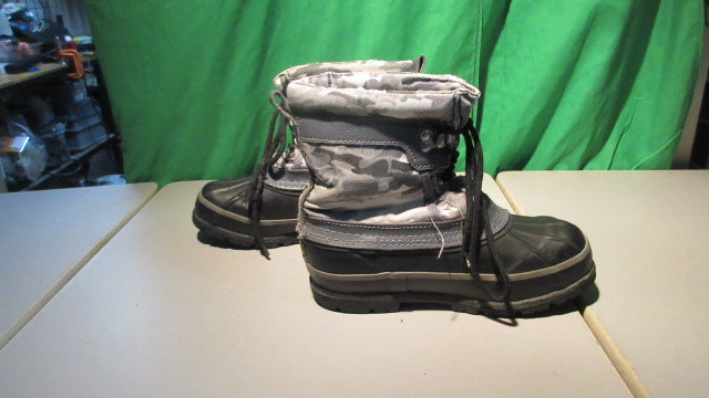 Load image into Gallery viewer, Used Western Chief Youth Snow Boots Size 2
