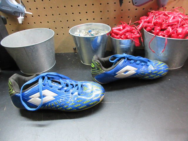 Load image into Gallery viewer, Used Lotto Soccer Cleats - Size 3
