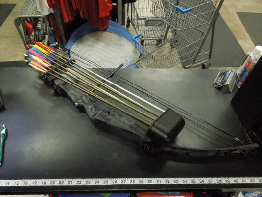 Used Hoyt Easton Gamegetter II Jr. Compound Hunting Bow with Arrows and Quiver