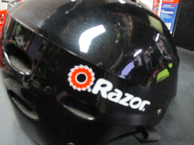 Load image into Gallery viewer, Used Razor Skate Helmet Size Medium
