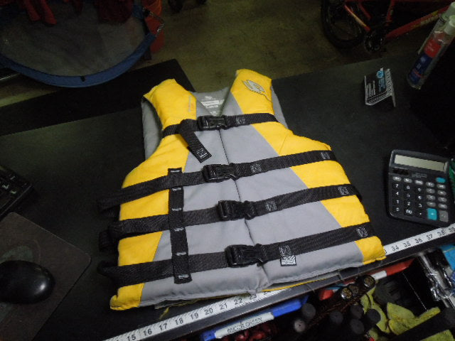 Load image into Gallery viewer, Used Stearns Adult Watersport Classic Series Life Vest
