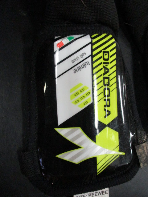 Load image into Gallery viewer, Used Diadora Size Peewee Socer Shin Guards
