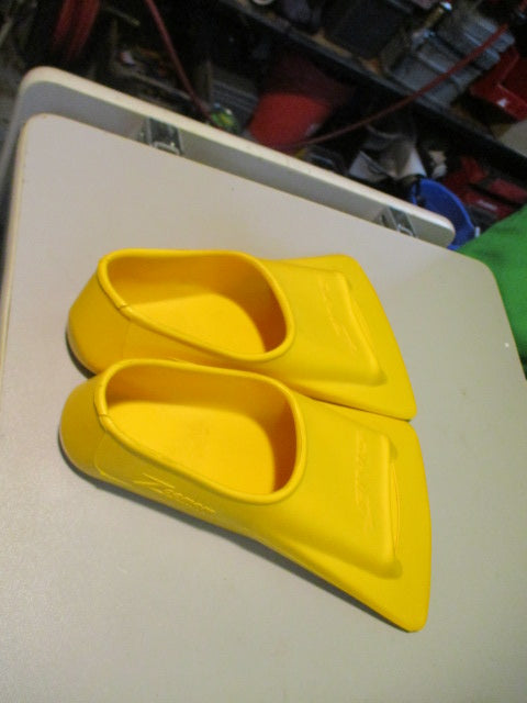 Load image into Gallery viewer, Used Fins Zoomers Gold Short Blade Size 7.5 - 8.5  Mens Training Fins
