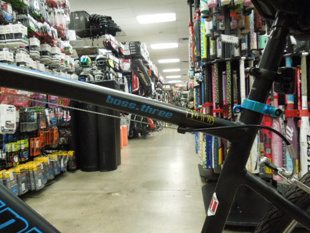Load image into Gallery viewer, Used Infinity Boss.Three Disk 700C Mountain Bicycle
