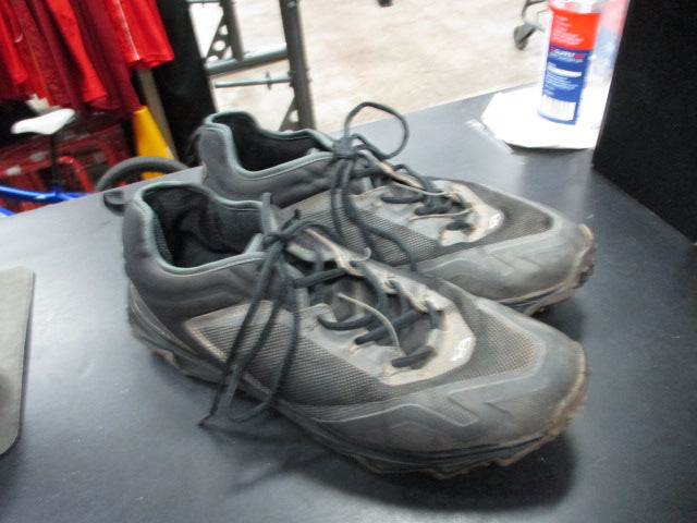 Load image into Gallery viewer, Used BoomBah Turf Cleats Size 13
