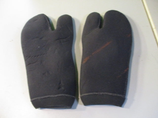 Load image into Gallery viewer, Used Cold Water Neoprene Gloves Size Large
