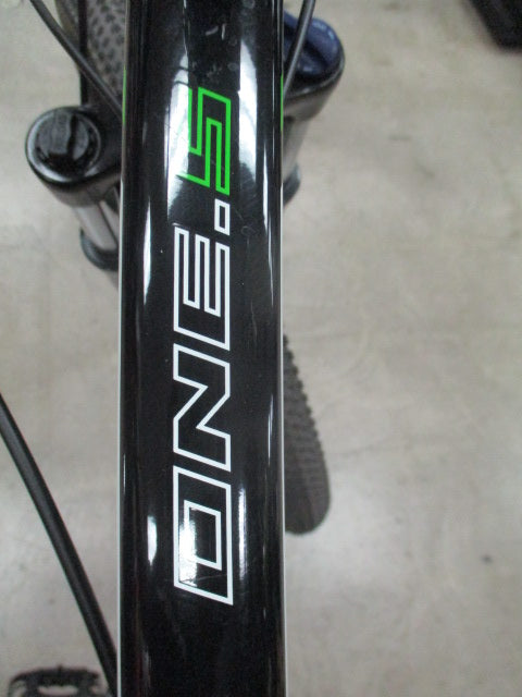 Load image into Gallery viewer, Used Fuji One .5 27 Speed 27.5&quot; Mountain Bike
