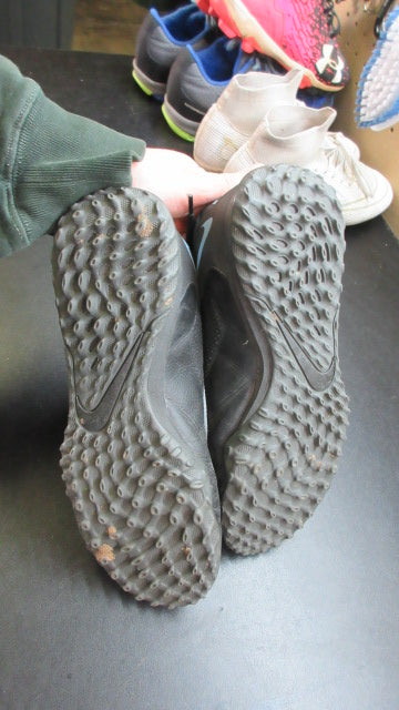 Load image into Gallery viewer, Used Nike Tiempo Indoor Soccer Shoes  - Size 7.5

