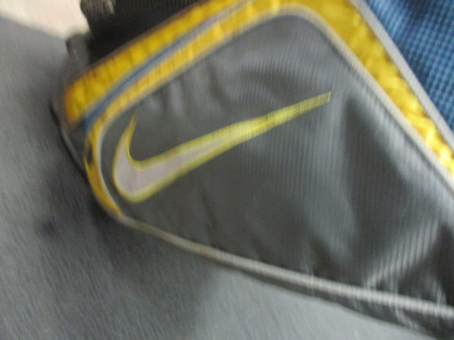 Load image into Gallery viewer, Used Nike Golf Stand Bag With Shoulder Strap
