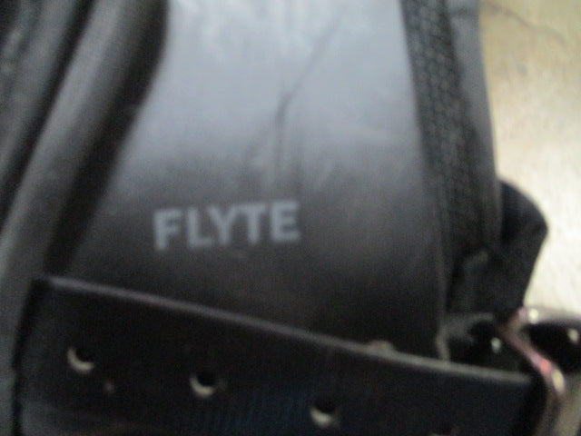 Load image into Gallery viewer, Used Xenith Flyte Youth Small Football Shoulder Pads
