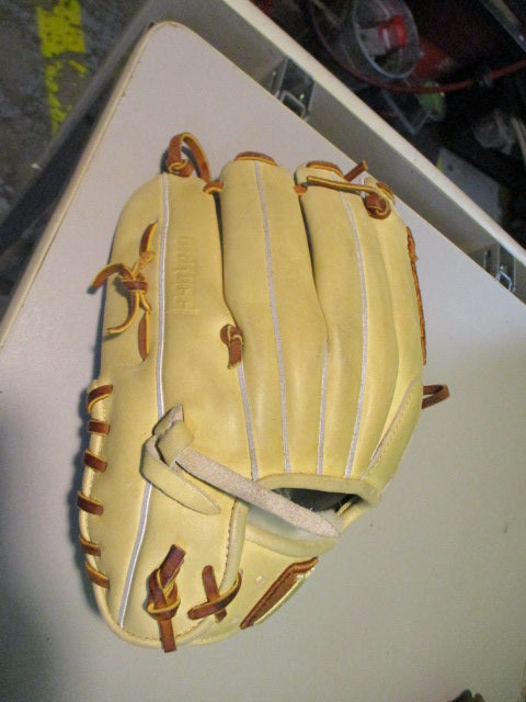 Load image into Gallery viewer, Used Marucci Honor the Game Series 11.5&quot; Glove - RHT
