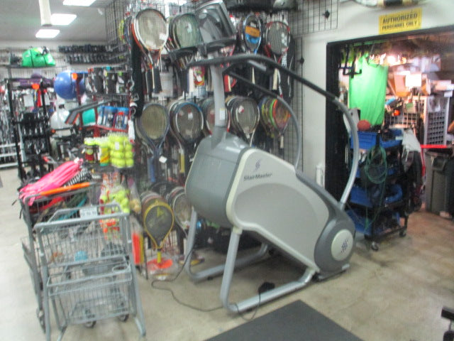 Load image into Gallery viewer, Used StairMaster SM5 StepMill  w/10&quot; Touch Screen
