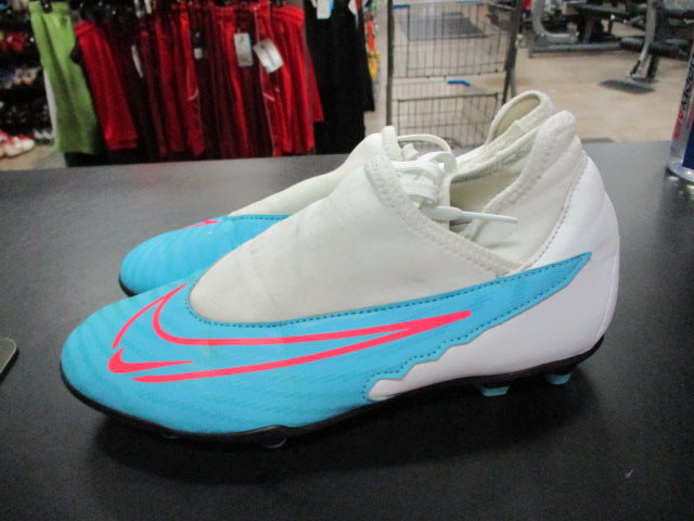 Load image into Gallery viewer, Used Nike Phantom Size 5 Soccer Cleats
