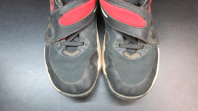 Load image into Gallery viewer, Used Nike Team Hustle D 11 Basketball Shoes - Size Youth 2.5
