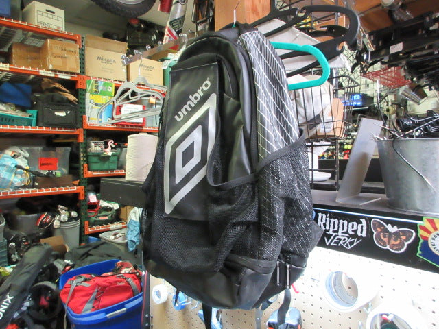 Load image into Gallery viewer, Used Umbro Backpack
