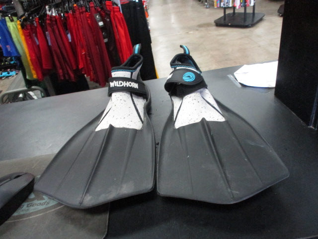 Load image into Gallery viewer, Used Wildhorn 14&quot; Size Womens Size 8 Scuba Fins
