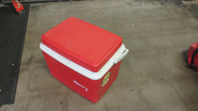 Load image into Gallery viewer, Used Vintage Gott 16 Red Cooler Ice Chest Model 1916
