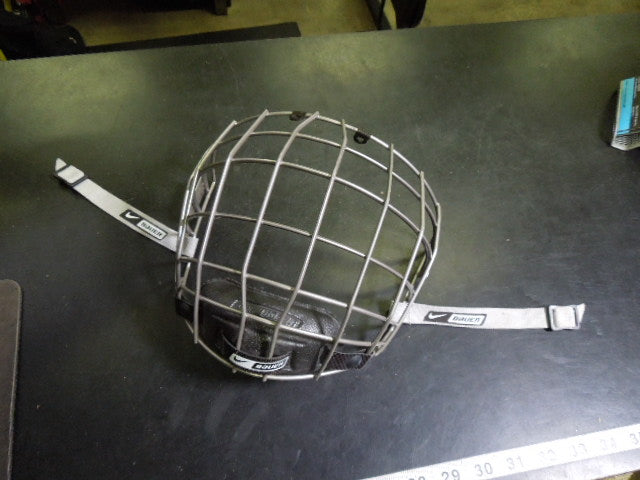 Load image into Gallery viewer, Used Bauer Nike FM5500M Oval True Vision Hockey Mask
