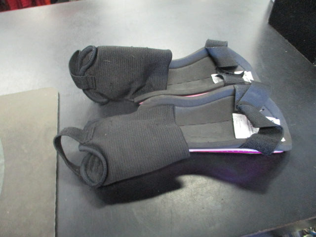 Load image into Gallery viewer, Used Lotto Youth Medium 3'11" - 4'6" Soccer Shin Guards
