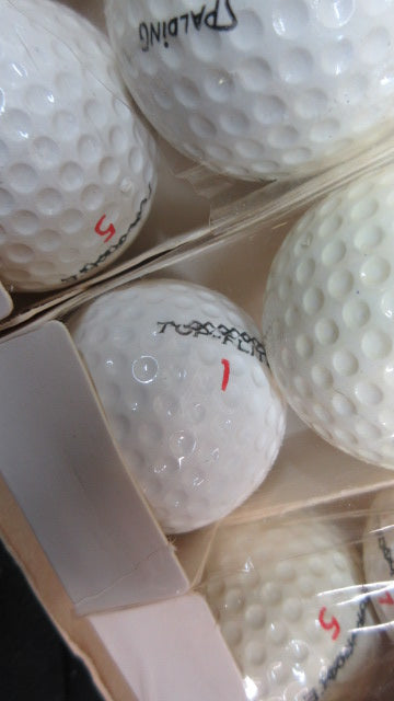 Load image into Gallery viewer, Vintage Spalding Questor 1 Dozen Golf Balls
