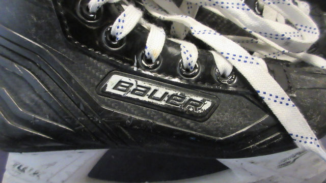 Load image into Gallery viewer, Used Bauer XLP Hockey Skates Size Youth
