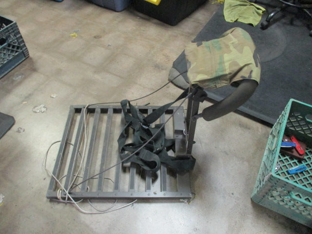 Load image into Gallery viewer, Used Camo TREE STAND
