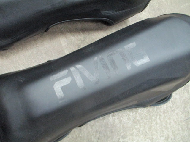 Load image into Gallery viewer, Used Fiving Muay Thai Shin Guards
