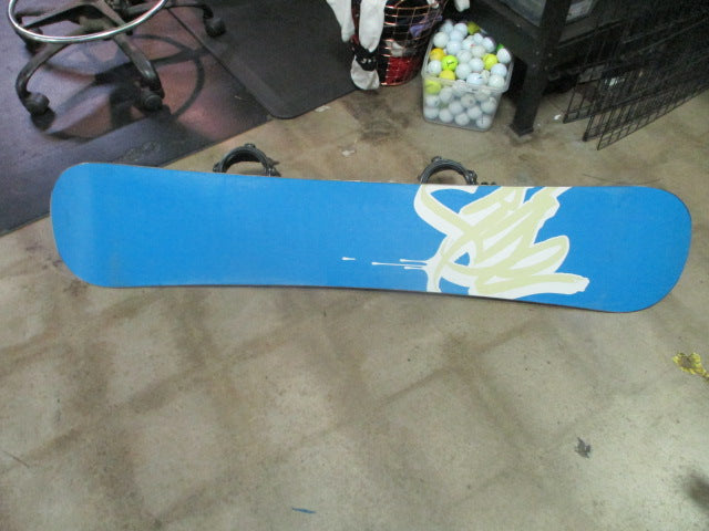 Load image into Gallery viewer, Used Ride Menace 149cm Snowboard with ride Bindings
