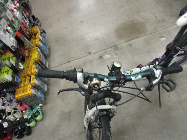 Load image into Gallery viewer, Used Trek Precaliber 24&quot; 21 Speed Mountain Bike
