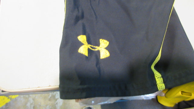 Load image into Gallery viewer, Used Under Armour Padded Size Medium Compression Shorts
