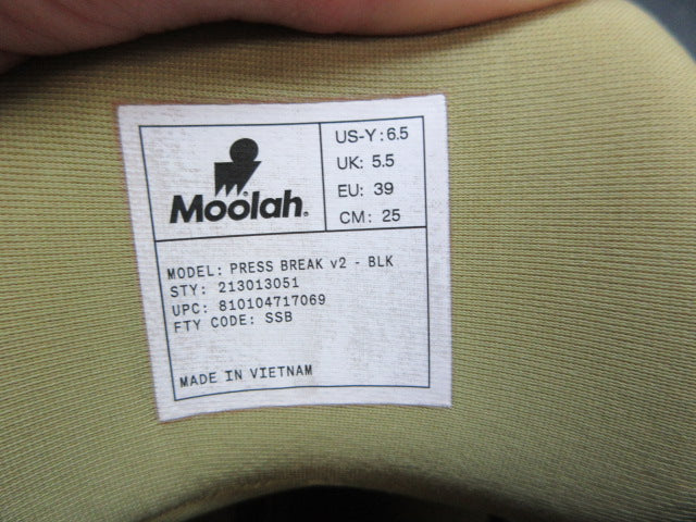 Load image into Gallery viewer, Used Moolah Press Break V2 Sneakers - Size Youth 6.5
