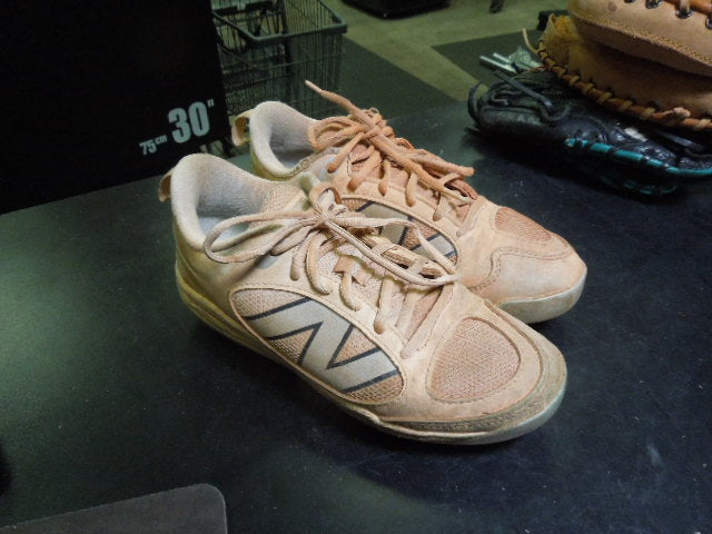 Load image into Gallery viewer, Heavy Use New Balance 3000V7 FreshFoam Molded Cleats Size 3.5
