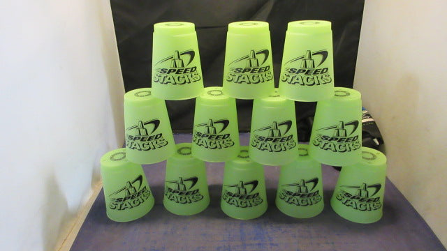 Load image into Gallery viewer, Used Speed Stack Cups - 12 Cups - hole on bag/ crack on cup
