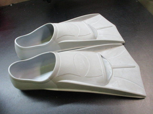Load image into Gallery viewer, Used Speedo Swim Fins Size 8-9
