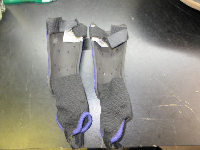 Load image into Gallery viewer, Used Champro Size XS Shin Guards Model SG8PU
