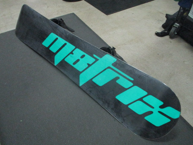 Load image into Gallery viewer, Used M8trix 155cm Snowboard w/ Division Bindings

