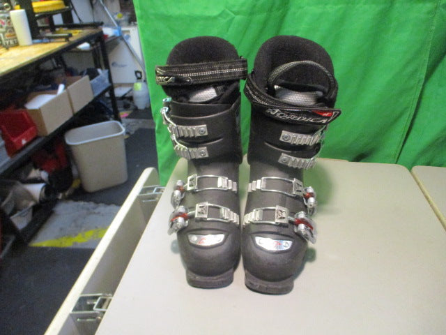 Load image into Gallery viewer, Used Nordica Dobermann Team 60 Size 20.5 Downhill Ski Boots
