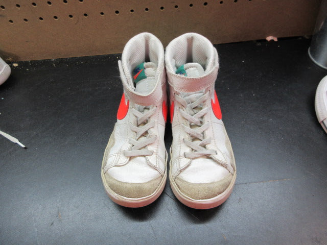Load image into Gallery viewer, Used Nike Blazer Kids Sneakers - Size Youth 12.5

