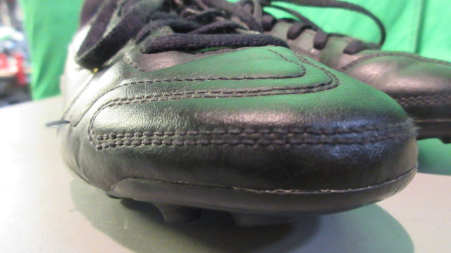 Load image into Gallery viewer, Used Nike Tiempo Youth 1Y Soccer Cleats
